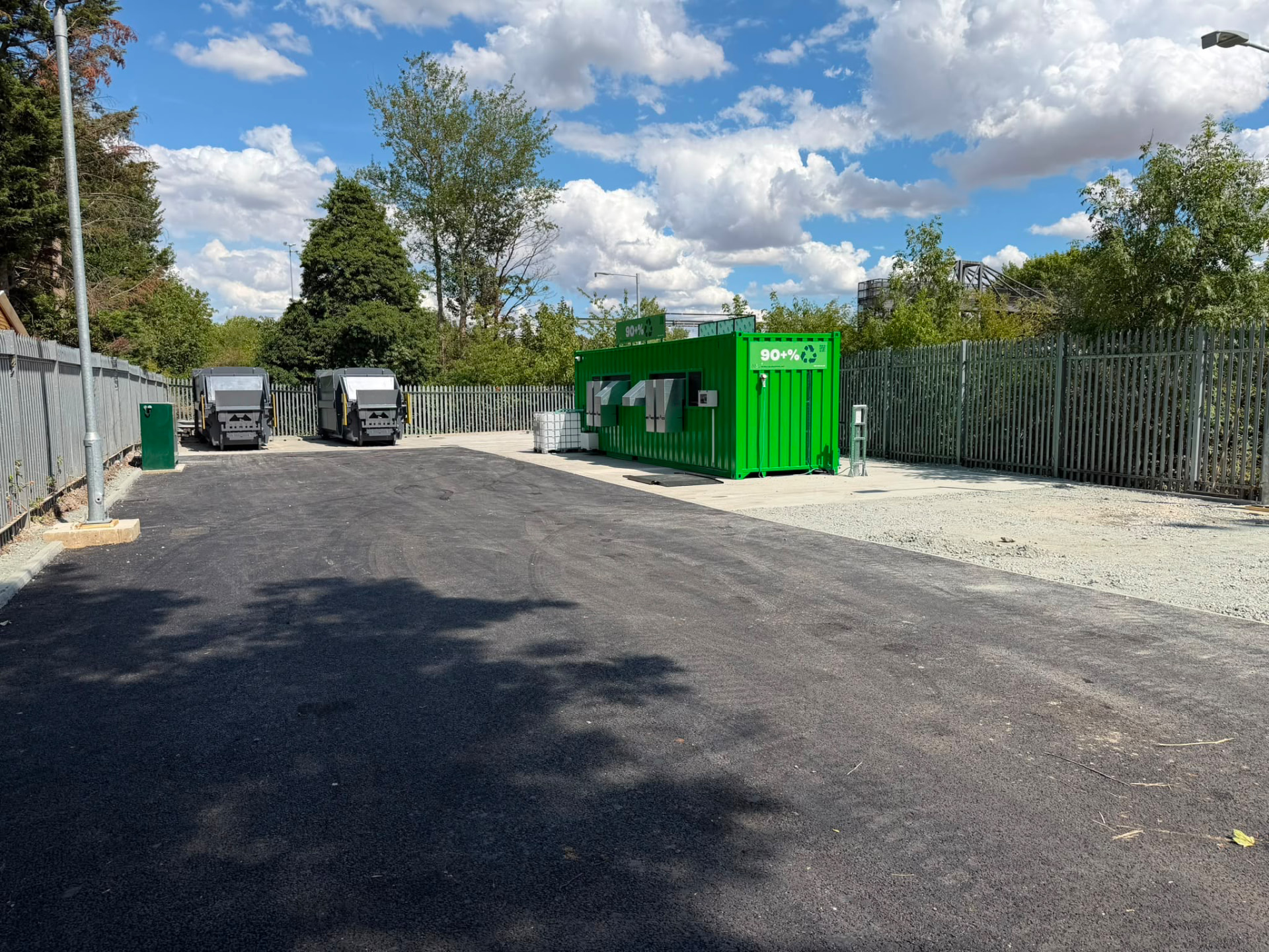 Site overview of the on-site operation with static compactors and the recovery unit